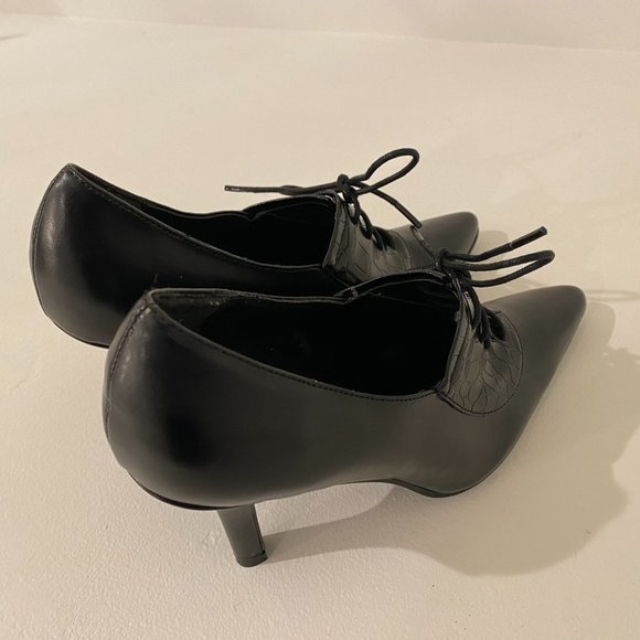 Newport News Shoes Black Croc Lace Up Pump Size 8 - Picture 6 of 9